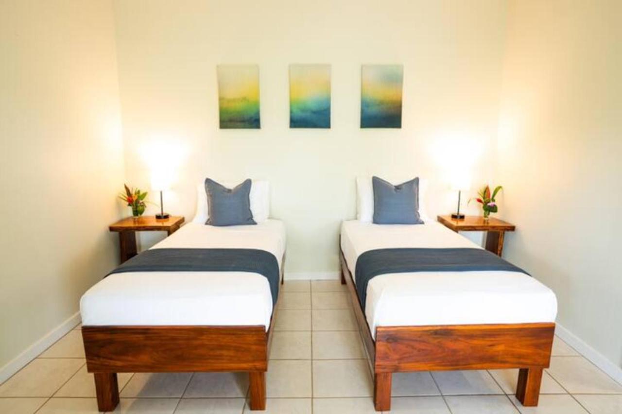 Casa Marlin Bed & Breakfast Bocas del Toro Exterior photo